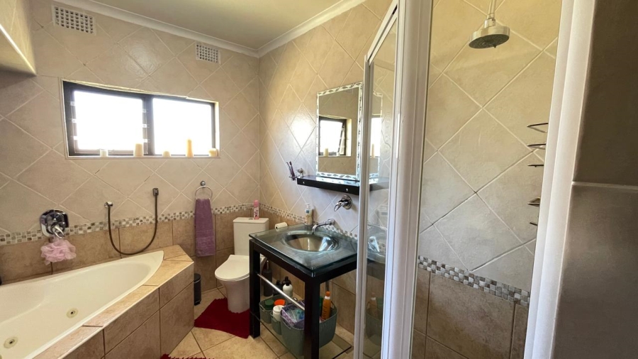 3 Bedroom Property for Sale in Beacon Bay North Eastern Cape